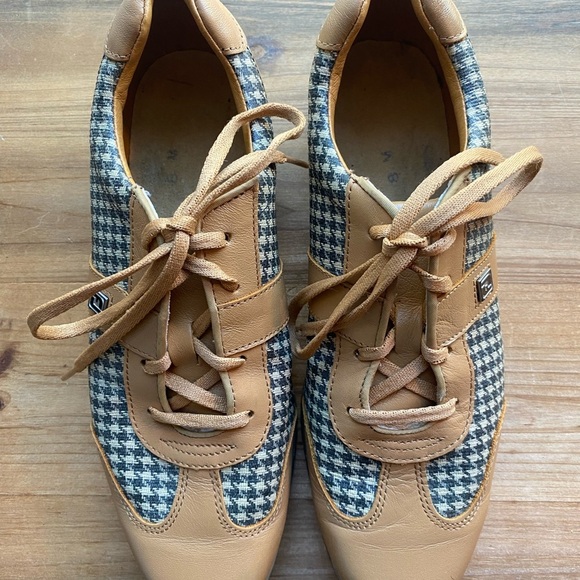 Stylish Tan and Blue Athletic Shoes - Picture 4 of 8